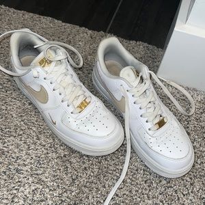 White Nike Air Force 1